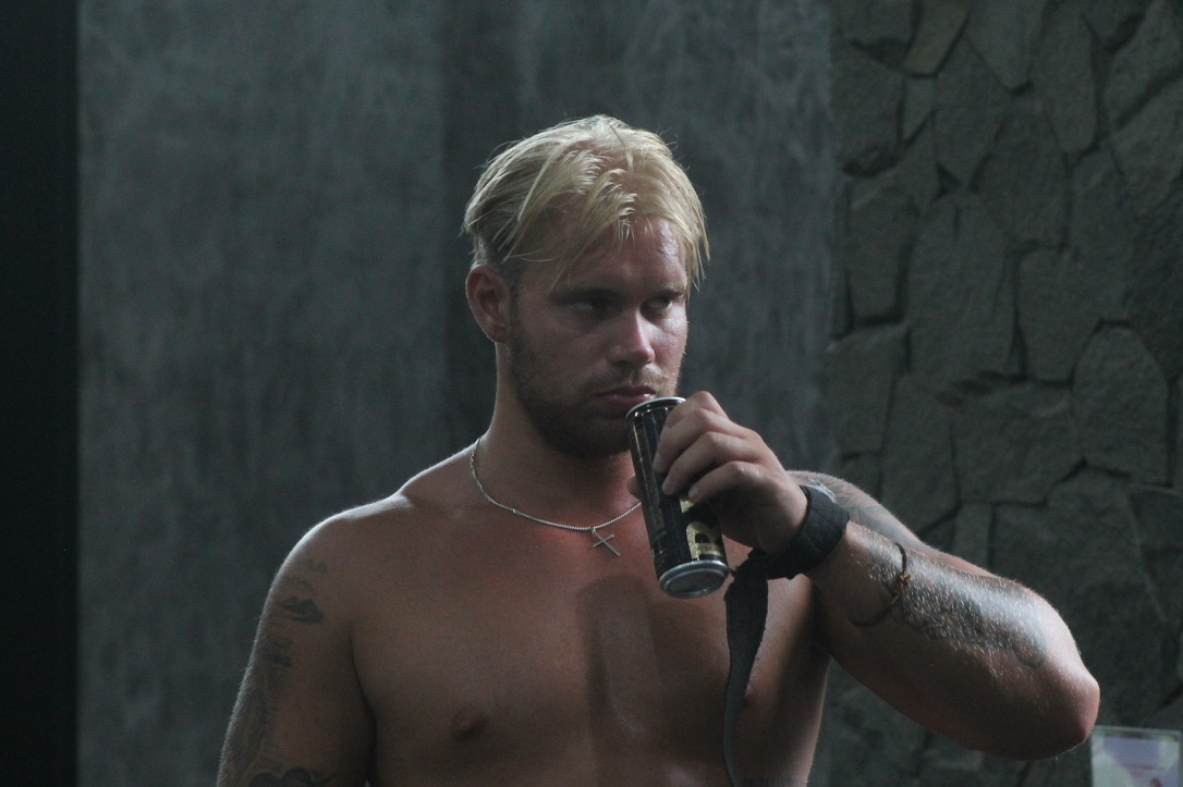 Melwin Widesand training in the gym